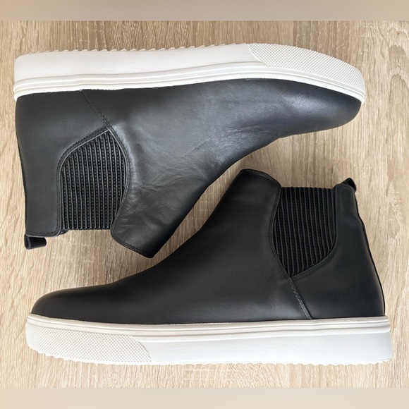 Blondo Gennie Waterproof Black Slip On Boot Sneakers - Picture 3 of 6